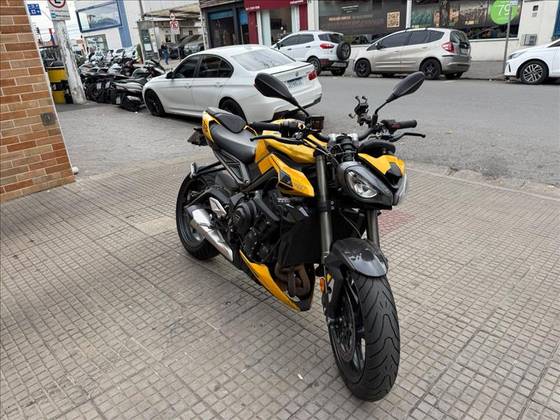 TRIUMPH STREET TRIPLE 765 RS 
